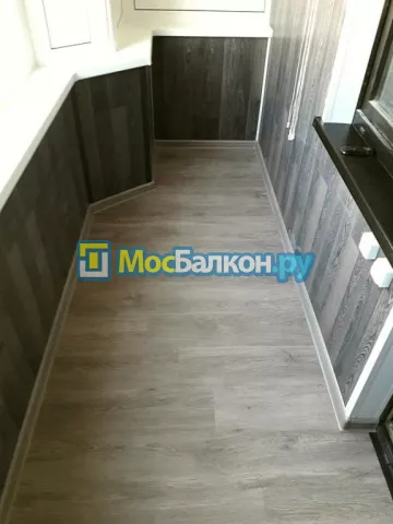 Отделка балконов ламинатом в Москве цены под ключ от МосБалкон