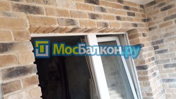 Ремонт лоджии с комбинированной отделкой камнем
