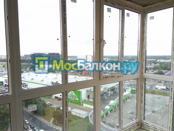 Пластиковое остекление балкона от пола