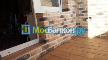 Ремонт лоджии с комбинированной отделкой камнем