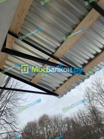 Крыша на балконе в Раменском монтаж и ремонт по выгодной цене от МосБалкон