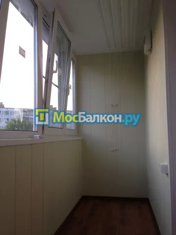 Отделка балкона и лоджии пластиковыми ПВХ панелями в Раменском от компании МосБалкон