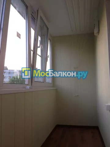 Отделка балкона и лоджии пластиковыми ПВХ панелями в Раменском от компании МосБалкон