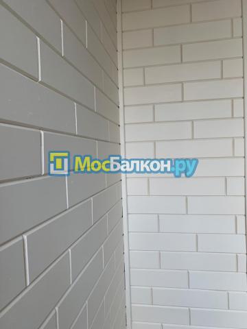 отделка балкона стеновым паркетом и ламинатом