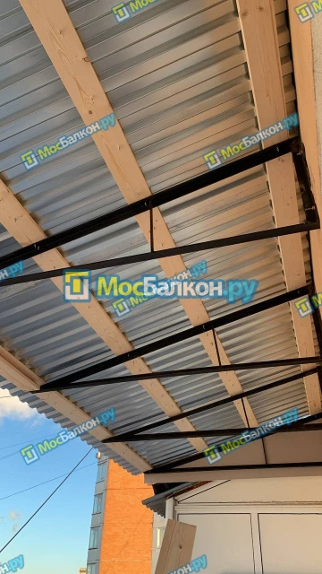Крыша на балконе в Раменском монтаж и ремонт по выгодной цене от МосБалкон
