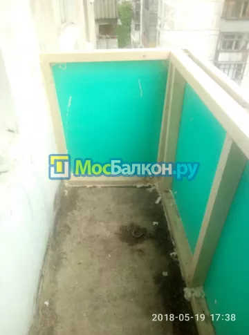 Установка каркасов для остекления балконов - компания МосБалкон в Москве